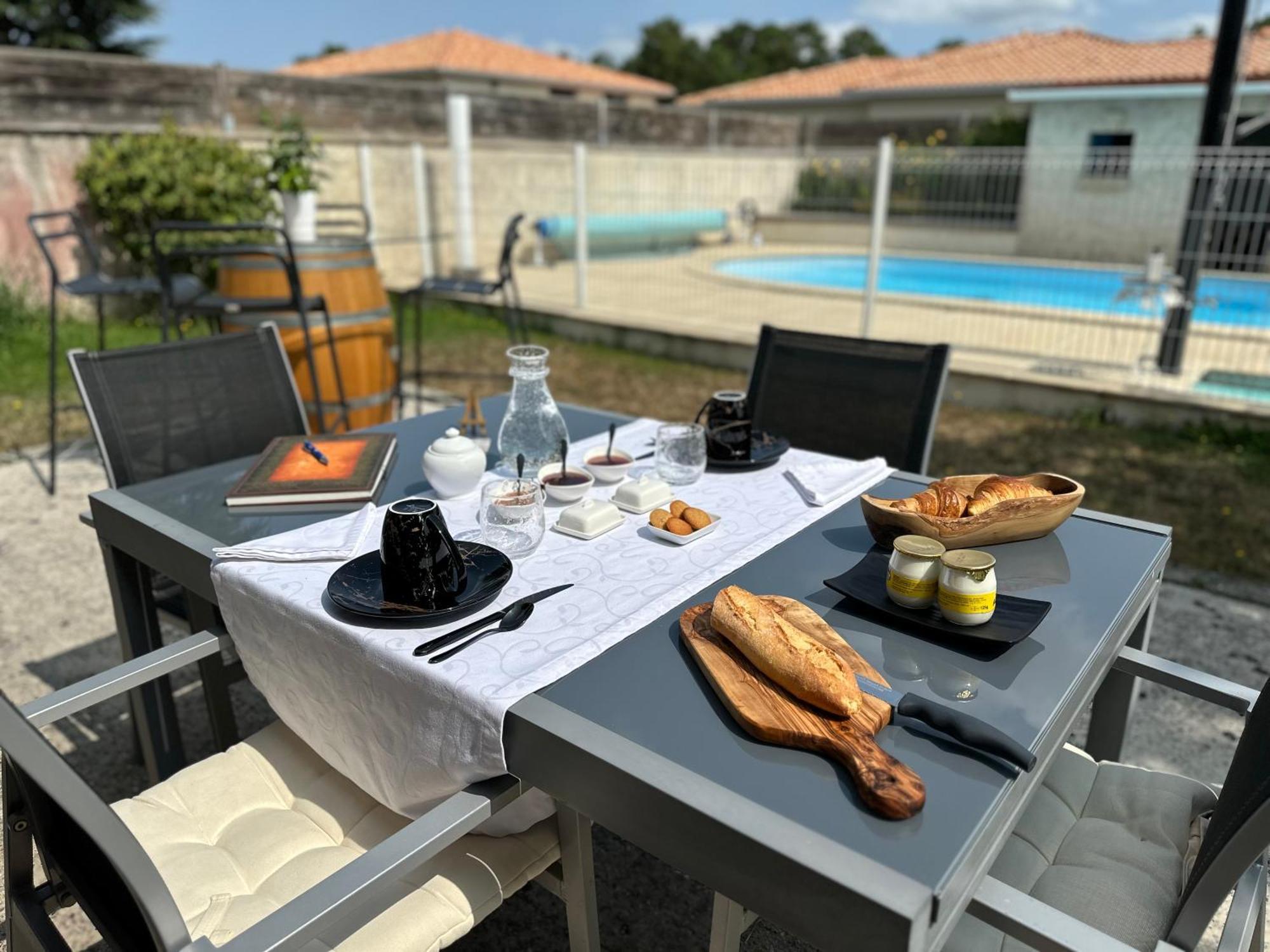 Le Mas Des Anges Soussans Exterior photo