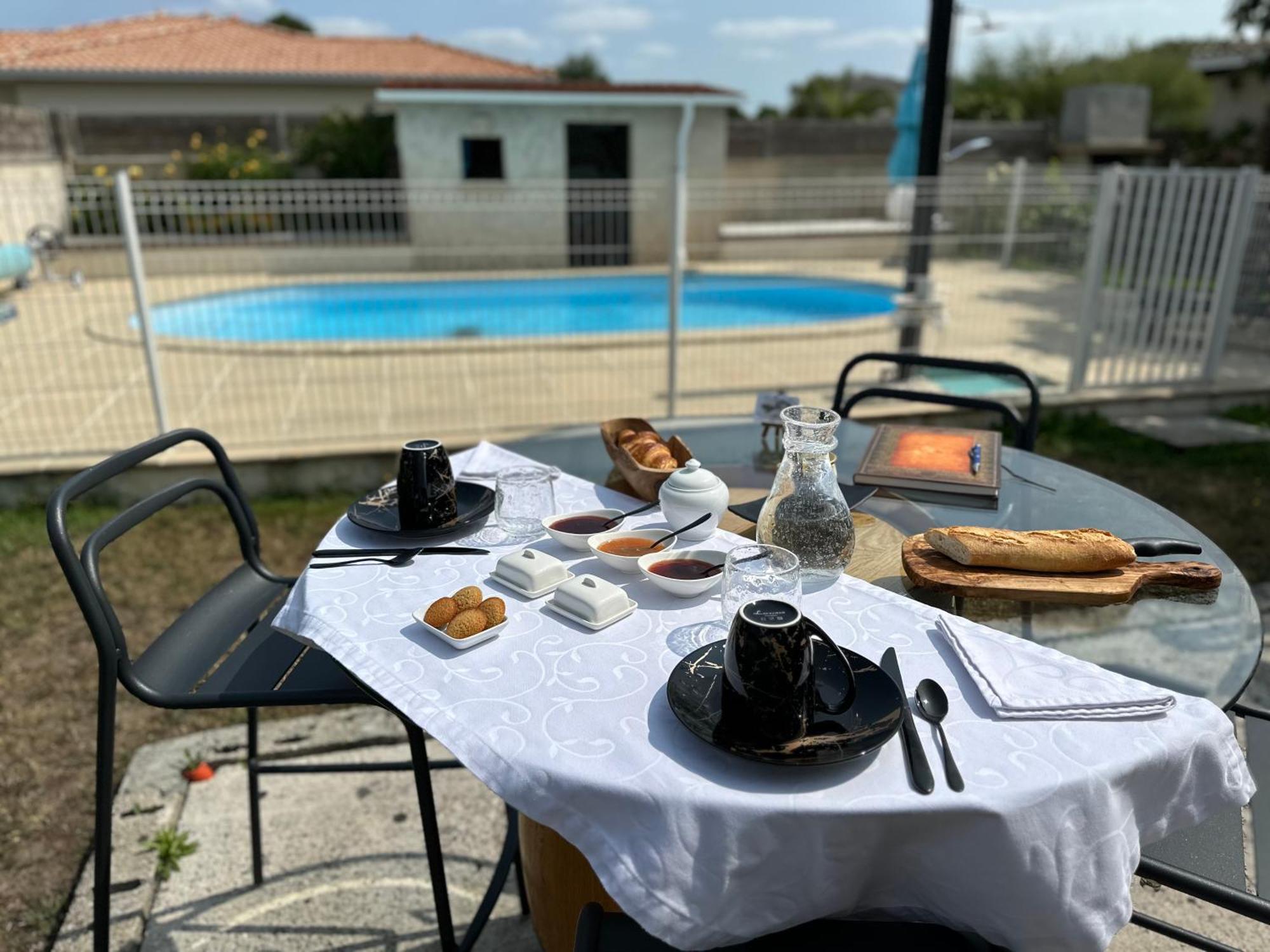 Le Mas Des Anges Soussans Exterior photo